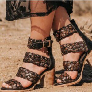 NWOB - Freebird "Bayou" sandals size 7